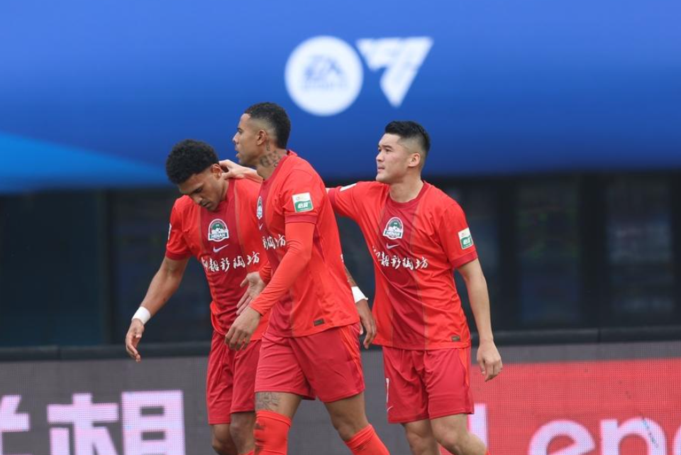 博鱼电竞官方网站-中超最新积分战报:成都蓉城登顶,上海海港狂轰4球,河南两连胜